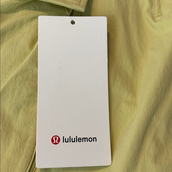 lululemon Women’s Relaxed Fit Super High Rise Yellow Cargo Short 4” size 10 NWT - Picture 5 of 9